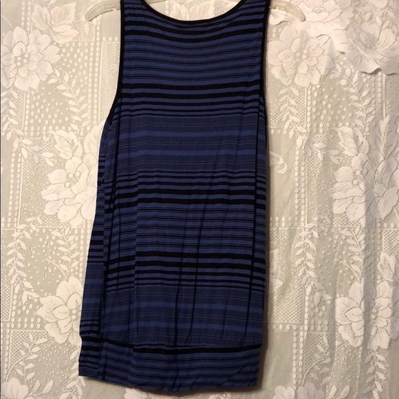 Daisy Fuentes shirts - Picture 4 of 7